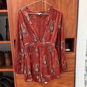 Ecote Floral Pasley V-Neck Romper - Rust